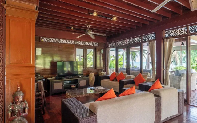 Tropical Beachfront 4 Bdr Villa - KBR24