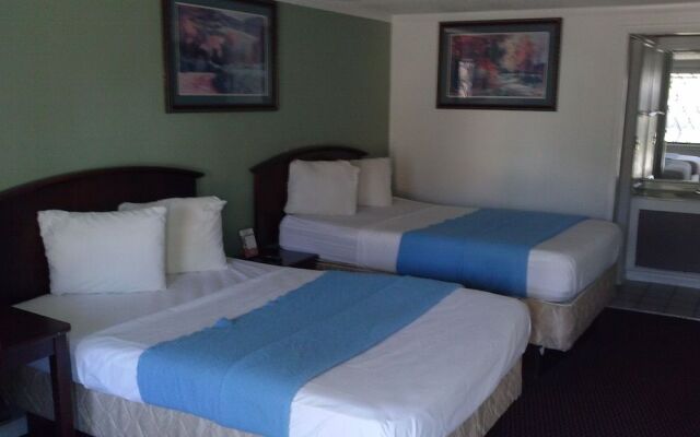 Westwoods Inn & Suites