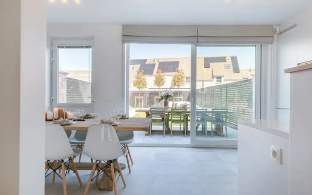 Modern House Julie With Spacious Garden and Garage