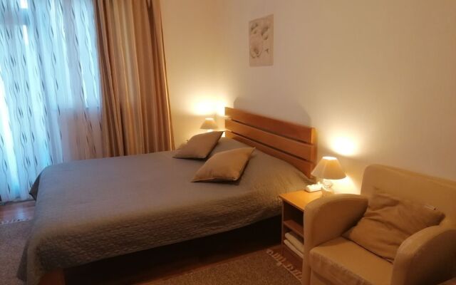 Apartment And Rooms Nevenka