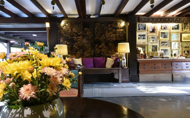 Zantiis Ndol Villas