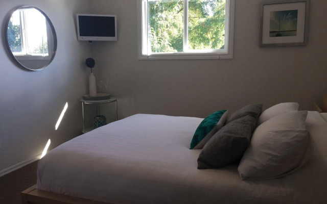 Serenity Stay Bed & Breakfast