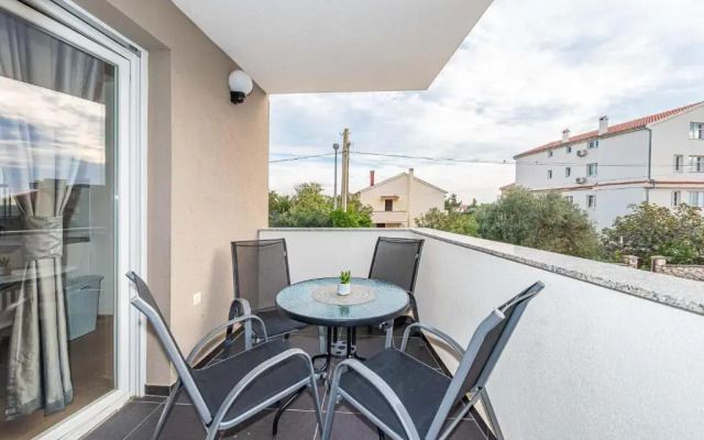 Star 1 modern & centrally ap for 4