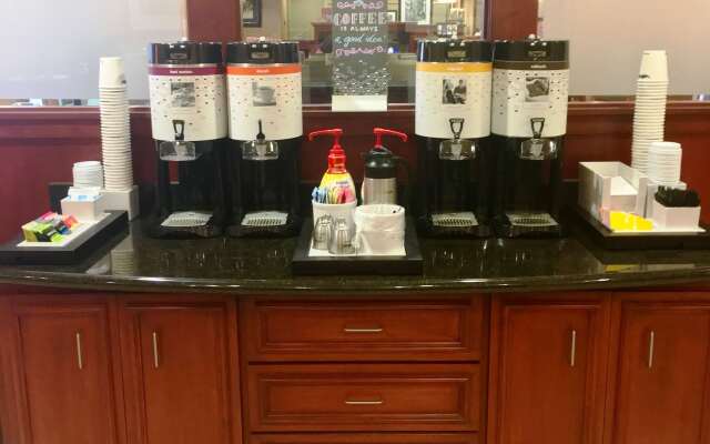Hampton Inn Hays-North of I-70