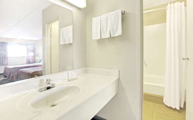 Super 8 by Wyndham Shelby