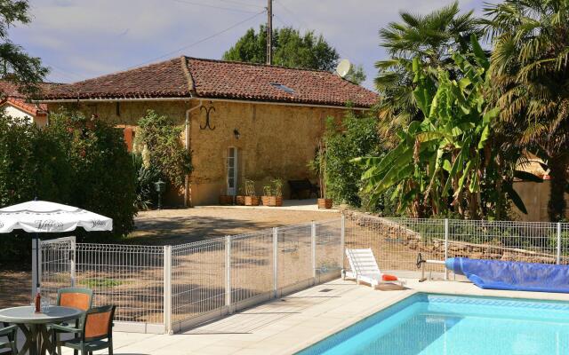 Traditional villa in Lias D'armagnac with pool