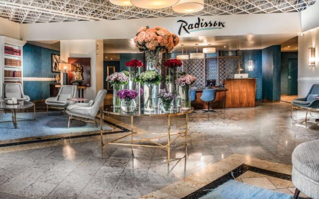 Radisson Hotel Plaza del Bosque