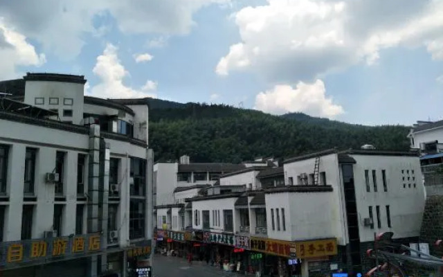 Huangshan Qingya Hotel