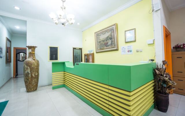 Hotel & Kost 37 by OYO Rooms