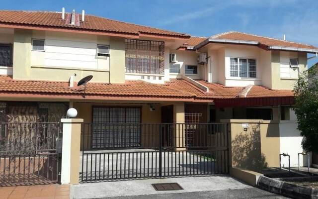 Kenanga Homestay Bukit Mahkota