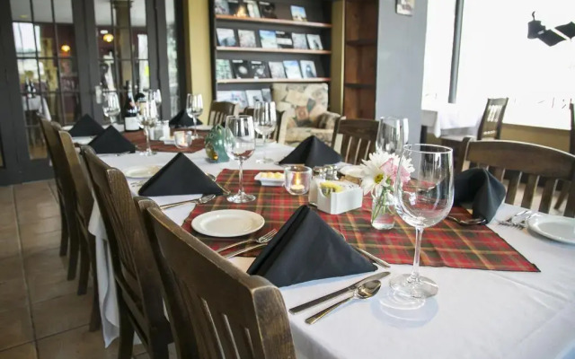 Lane's Privateer Inn