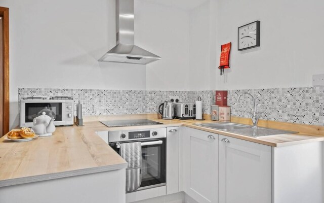 Lovely 2-bed House in Canterbury