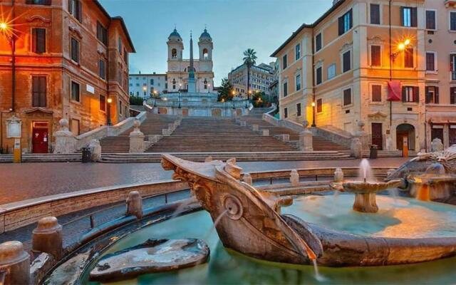 Elegant Apartment Behind the Colosseum