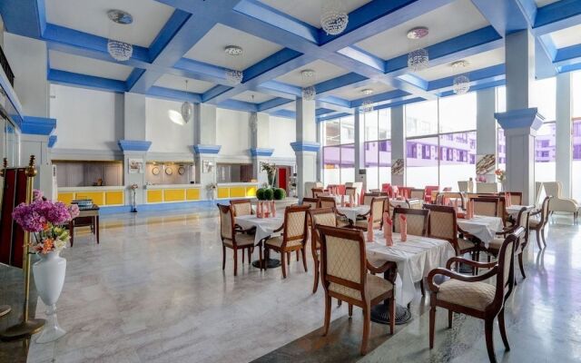 OYO Townhouse 781 Royal Palms Hotel