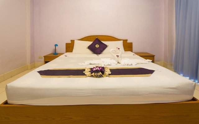 "room in Guest Room - Guesthouse Belvedere - Cozy Beautiful Double Room Near Patong Beach"