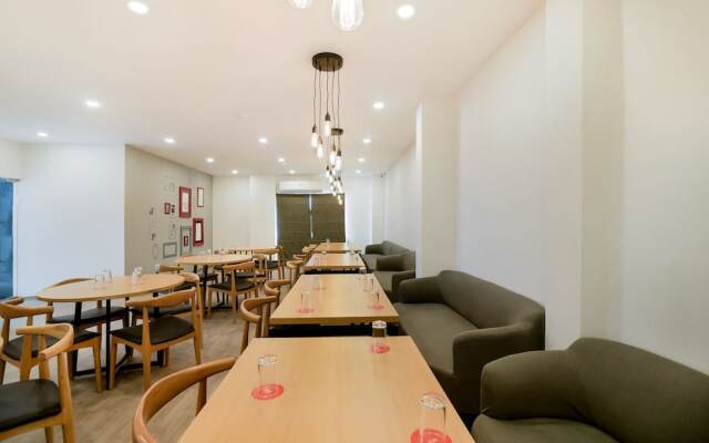 OYO Townhouse 217 The Awadh Airport