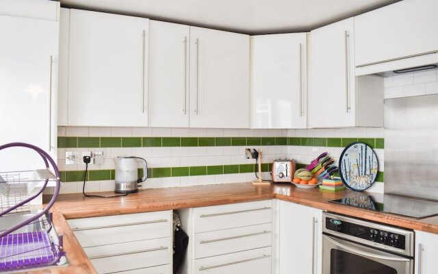 Vibrant and Quirky Garden Flat Central Brighton