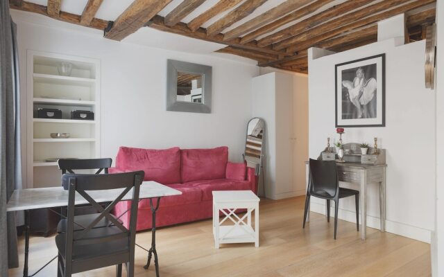 Apartment with One Bedroom in Paris, with Wifi