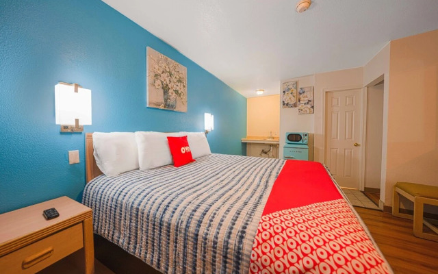 Royal Gateway Motel By OYO