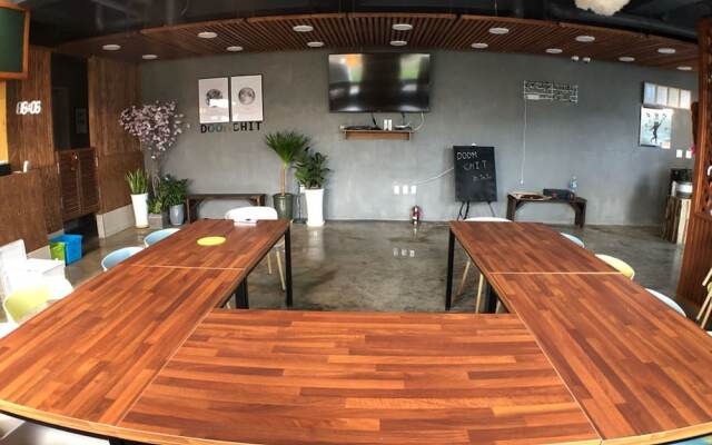 Doomchit Guest House - Hostel