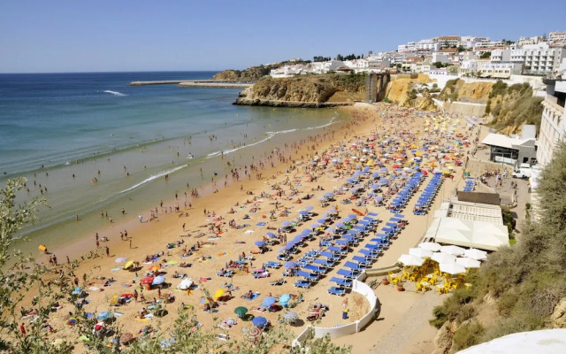Inviting 2-bed Apartment in Albufeira