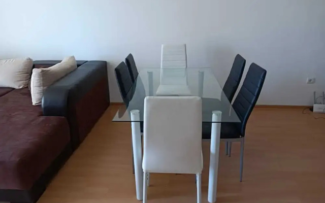 Nice Apartment With Swimming Pool