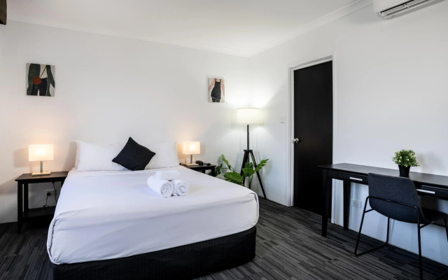 Joondalup City Hotel – Guest Rooms – Perth