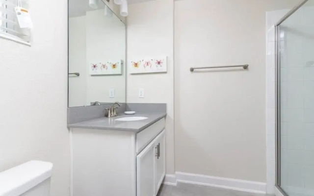 5 Bedroom Town Townhouse