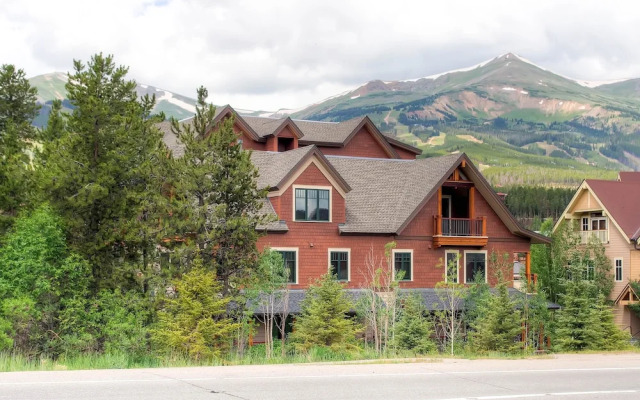 Water House On Main Street #6106