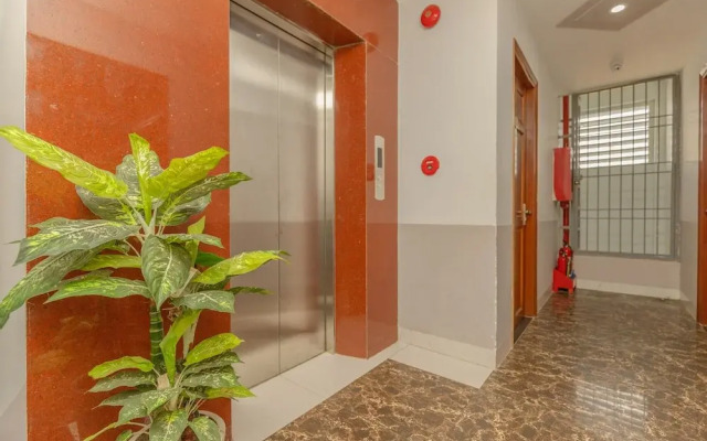 Hoang Truong Hotel by OYO Rooms