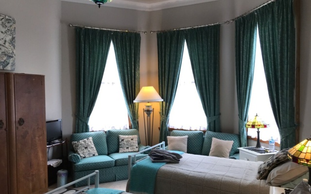 Stony Rise Cottage B&B – Guest Rooms – West Kentish