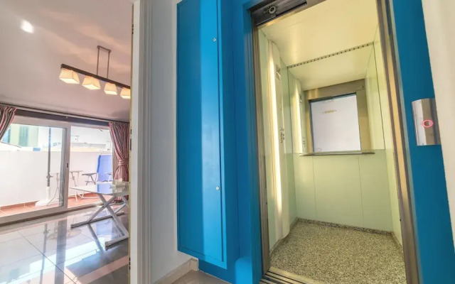 Calle Elcano | 4  Pax | Second Line | 1447-AW
