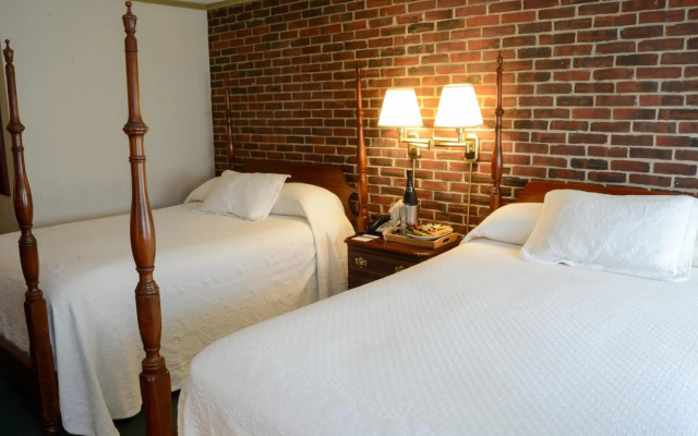 Lamie's Inn and The Old Salt Restaurant