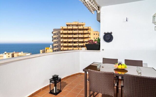 2BR  Apartment with Sea View, Gym and Pool Ref 129
