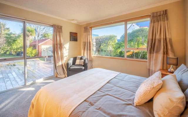 Woodills Wonderland - Akaroa Holiday Home