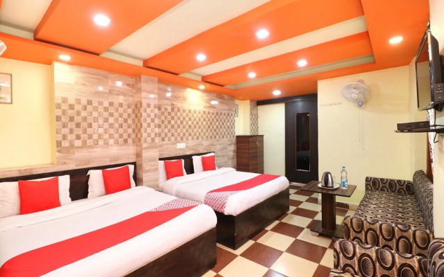 Oyo 35878 Hotel G Glossy