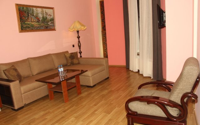 Shaki Host House