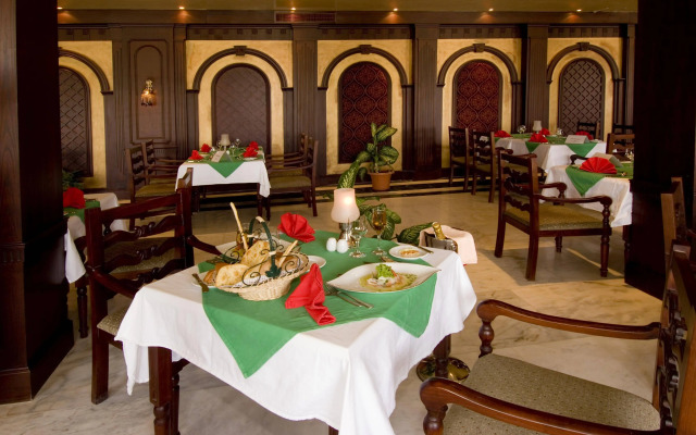 Hawaii Le Jardin Aqua Resort - Families and Couples Only