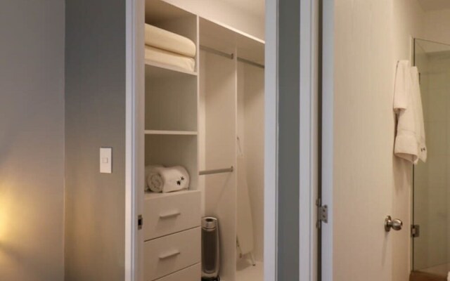 w Perfect 3BR With Balcony in Miraflores