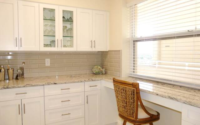 Beachfront Condo With Huge Views/pools/tennis/grills