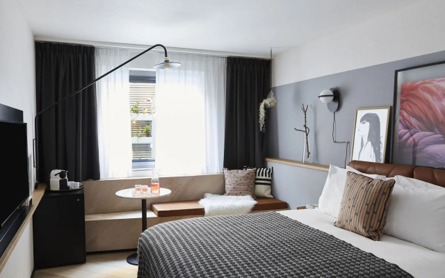 Отель Indigo Antwerp - City Centre, an IHG Hotel