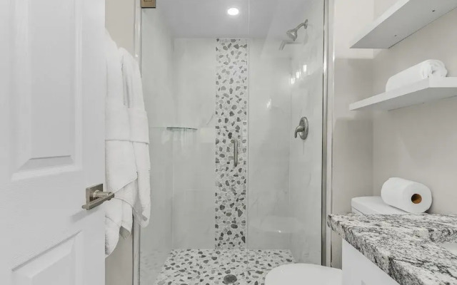 Seaside 101: Oceanview 2br/2ba Condo With Pool, Steps To Beach 2 Bedroom Condo