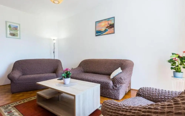 Stylish Two Bedroom Apartment Retreat With Balcony in Zadar