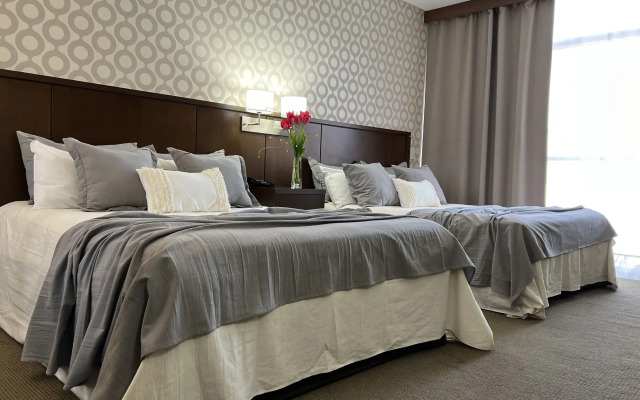 Ian Hotel