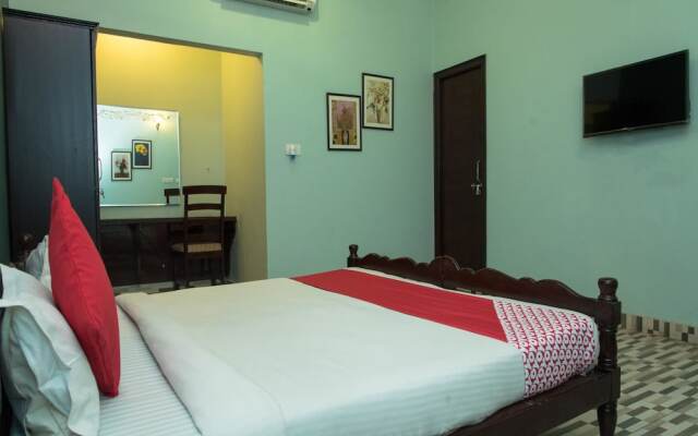 OYO 14119 Hotel Manwar