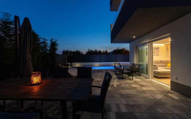 New Luxury Modern Four-bedroom Villa With Pool