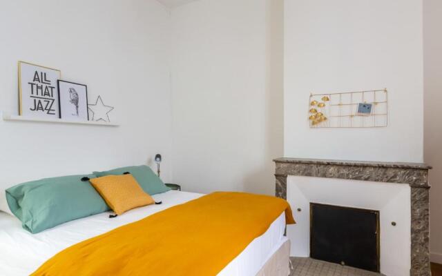 Modern Apartment in City Center for up to 4 Guests!