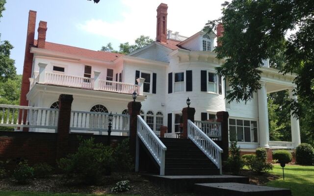 The Twelve Oaks Bed & Breakfast