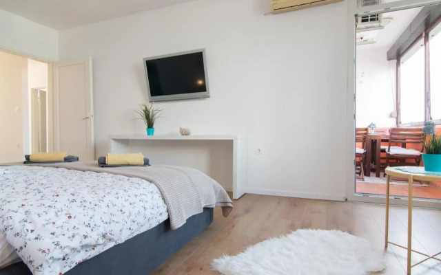 Harbour-Apartment with sea view and parking spot