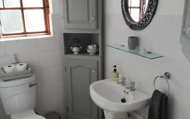 Charming Seaside Cottage